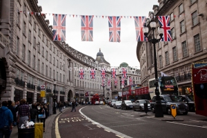 London-Mayfair-and-regent-street-decorated-with-British-flag-for-the-Querens-diamond-jubilee